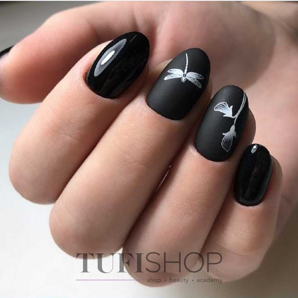 Разнообразные варианты черного маникюра