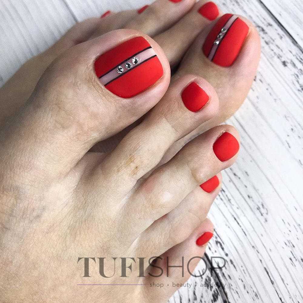 Почему красный педикюр так популярен?